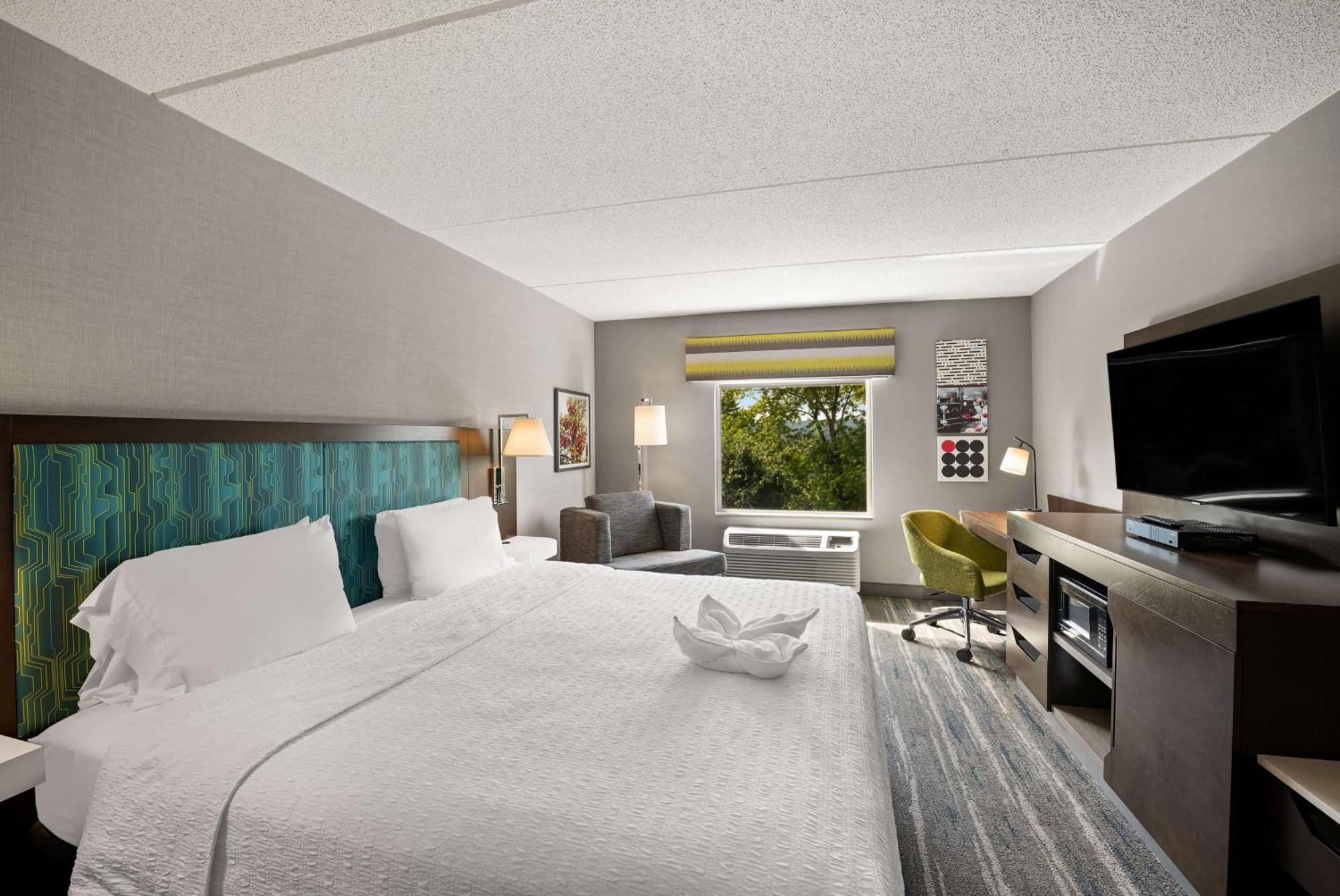 Hampton Inn & Suites Poughkeepsie Spackenkill Exterior foto